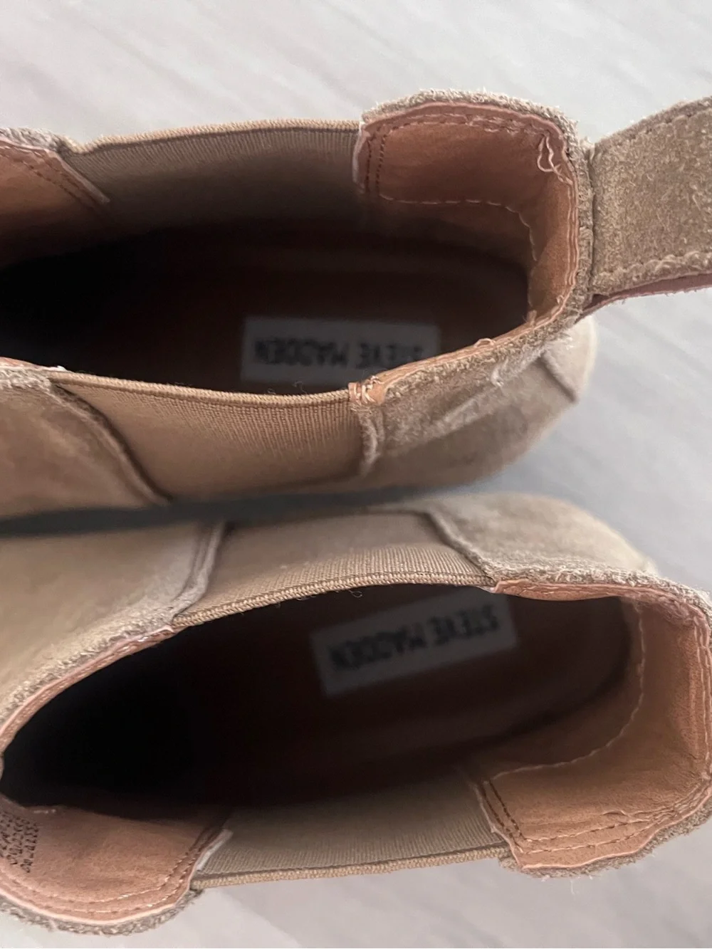 STEVE MADDEN Dover tan suede ankle boots